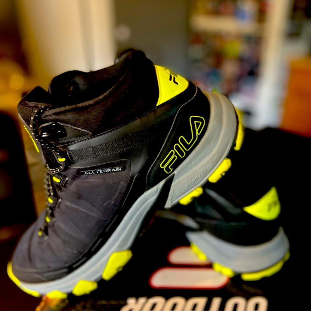 FILA men’s boots size 9